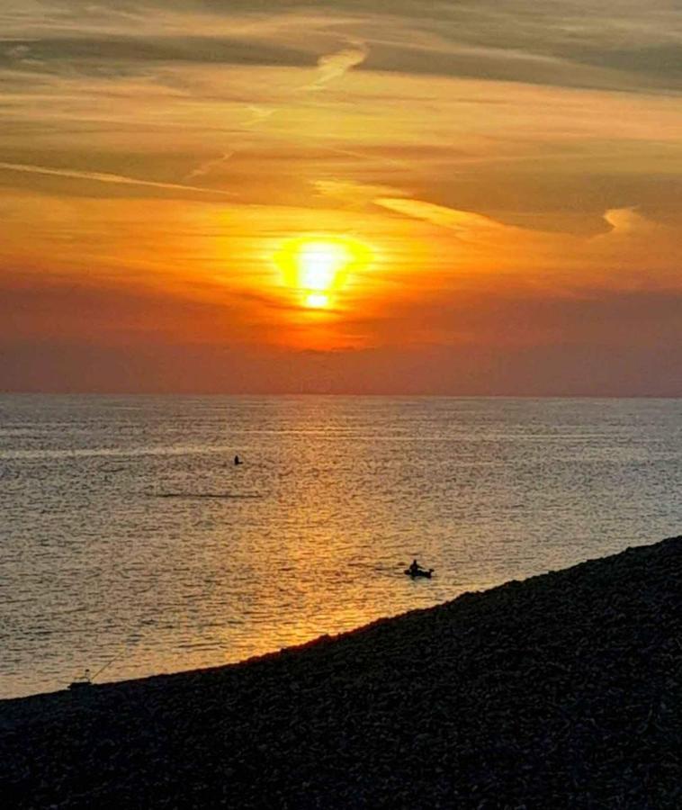 Sea View Cottage In Dorset, Portland Exterior foto